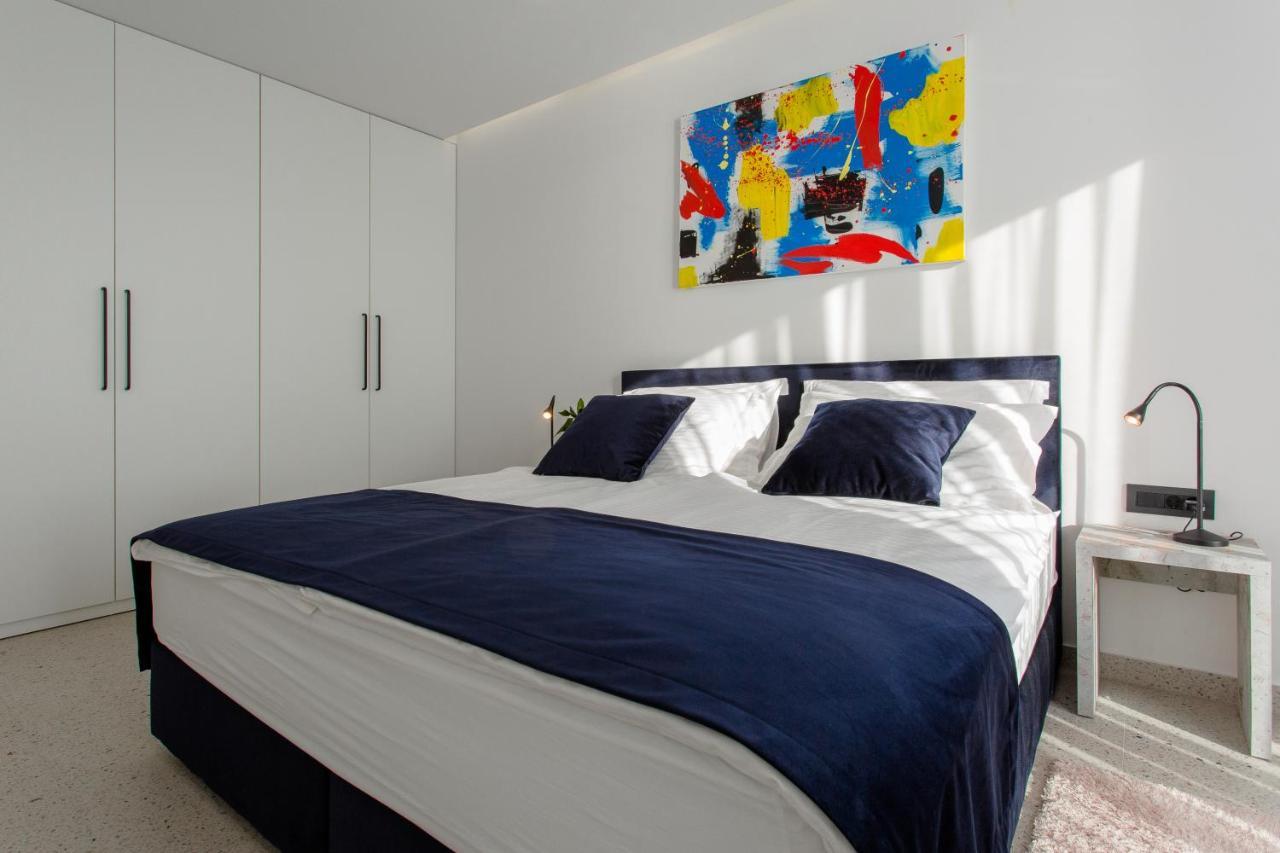 Villa Dispet With Heated Pool, Jacuzzi, Sauna And Cinema Celina Luaran gambar